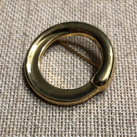 MONET Vintage Gold Tone Circle Brooch Lapel Pin - Picture 2 of 5